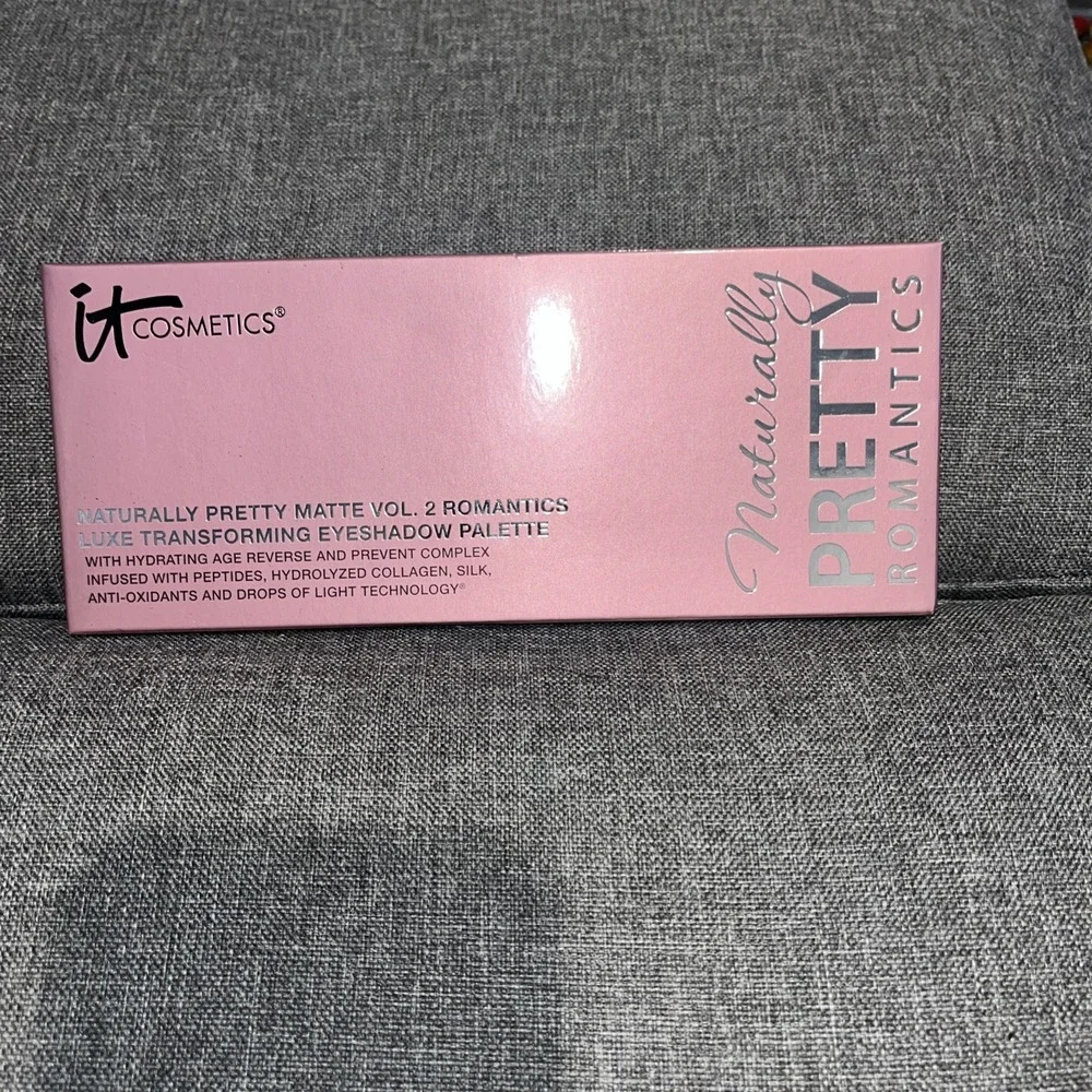 IT COSMETICS NATURALLY PRETTY MATTE VOL  2 TRANSFORMING 15 EYESHADOW PALETTE